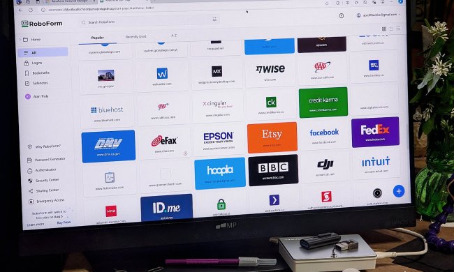The RoboForm start page is shown on a PC monitor.